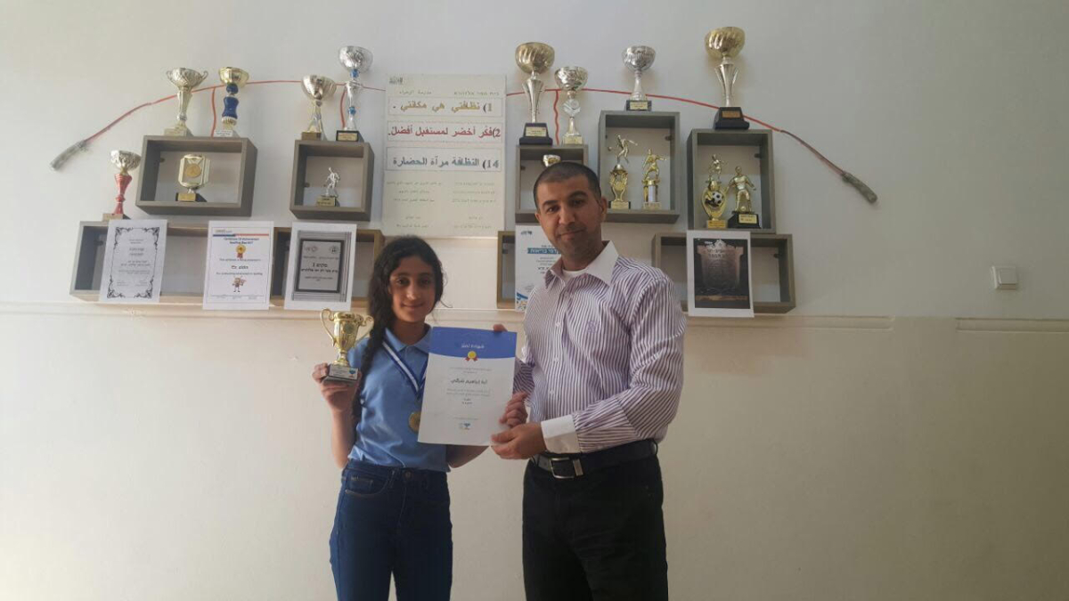 الطالبة ايه شرفي من مدرسة الزهراء قلب يافا إلى بطولة العالم في ماليزيا